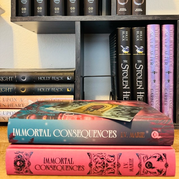 Fairyloot Exclusive Edition Immortal Consequences by I.V. Marie - Picture 14 of 14